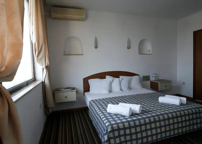 Szálloda Hotel Corona 3*